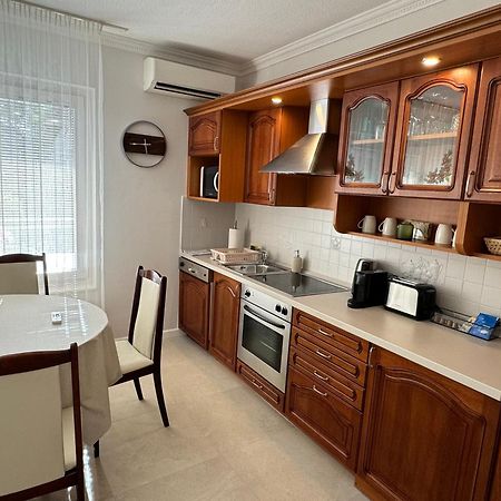 Selyemakacapartman Balatonlelle Exterior foto