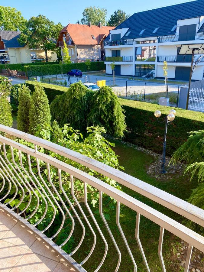 Selyemakacapartman Balatonlelle Exterior foto