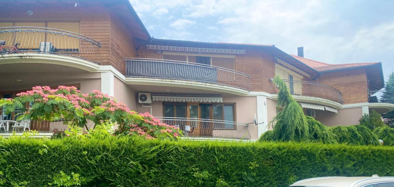 Selyemakacapartman Balatonlelle Exterior foto