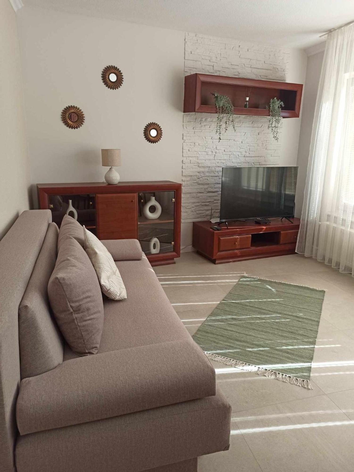 Selyemakacapartman Balatonlelle Exterior foto