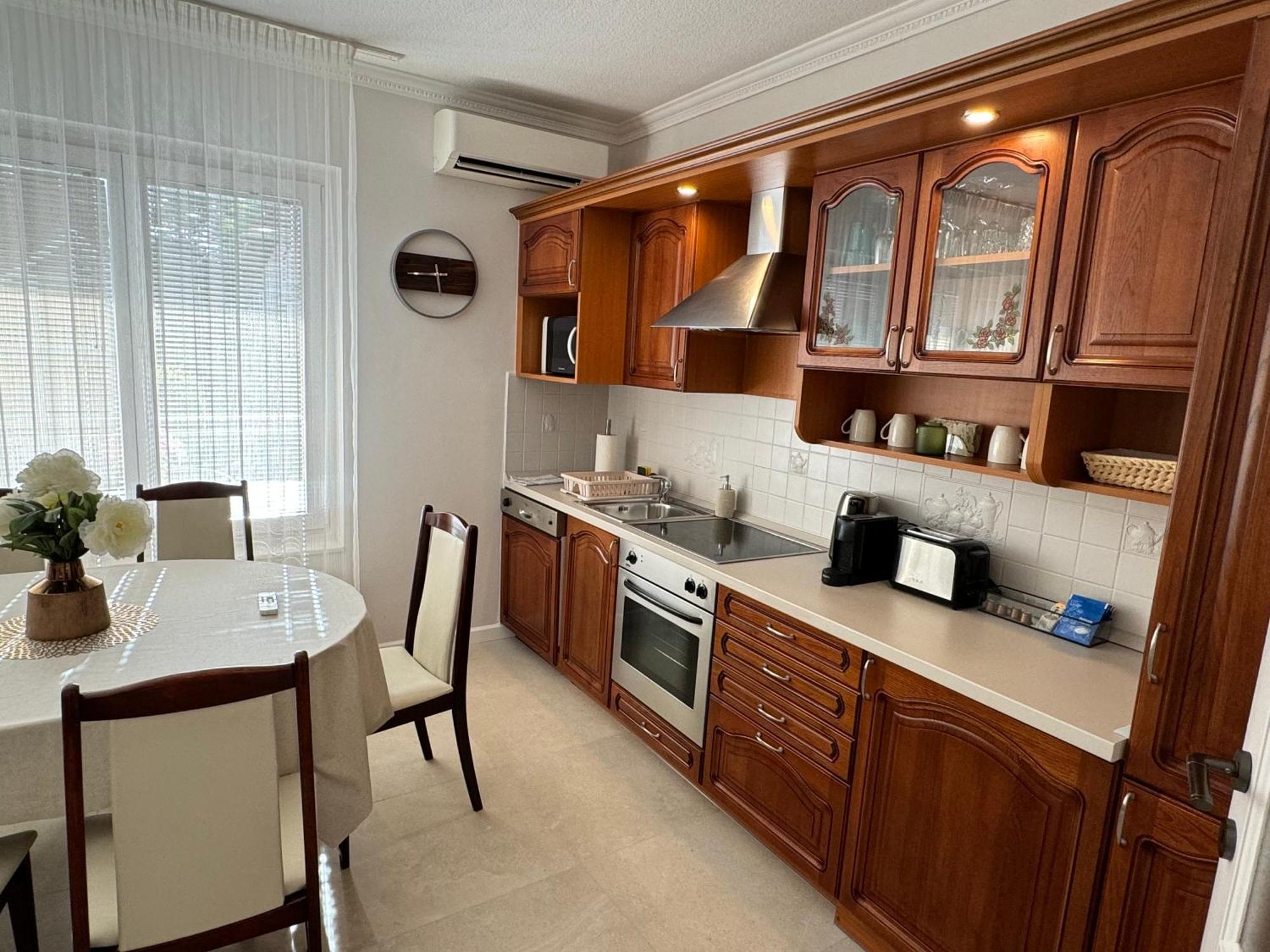 Selyemakacapartman Balatonlelle Exterior foto