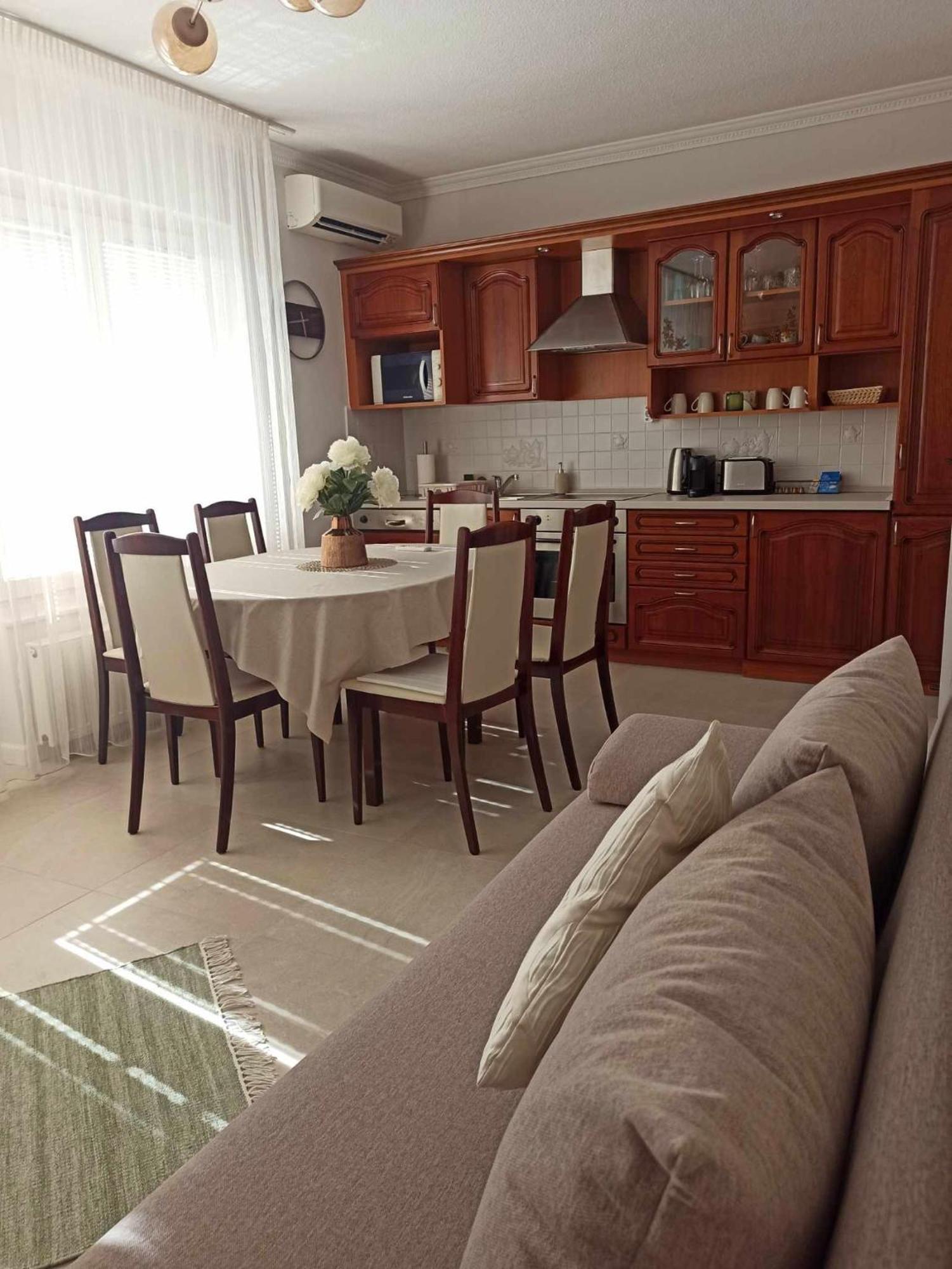 Selyemakacapartman Balatonlelle Exterior foto